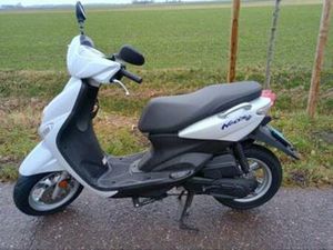 YAMAHA NEOS 4T MET HELM — SCOOTERS | YAMAHA — MARKTPLAATS
