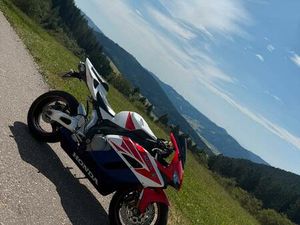 HONDA CBR 1000 RR FIREBLADE