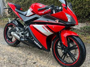 YAMAHA YZF125R MIT SPORTAUSPUFF