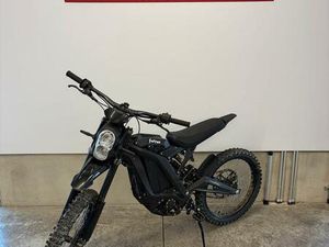 SUR-RON LIGHT BEE 2024 SCHWARZ - GEBRAUCHT