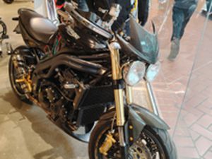 TRIUMPH SPEED TRIPLE 1050