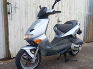 SCOOTER APRIIIA 125 SR