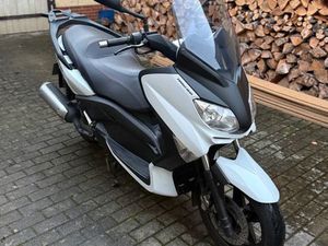 YAMAHA X MAX 125 ROLLER SCOOTER