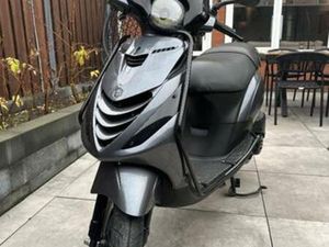 PIAGGIO ZIP SP 2022 BROM | TOPCONDITIE | INCL. SLOT — SCOOTERS | PIAGGIO — MARKTPLAATS