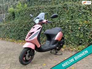 PIAGGIO ZIP SP ROSE GOLD 45KM MATRIX LED BETAAL MET IN3 — SCOOTERS | PIAGGIO — MARKTPLAATS
