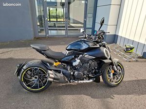 DIAVEL V4 THRILLING BLACK