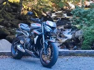 TRIUMPH STREET TRIPLE 765 RS