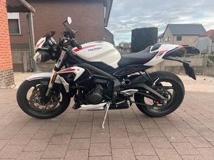 ② TRIUMPH STREET TRIPPLE