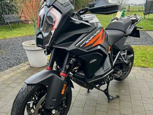 ② KTM 1290 SUPER ADVENTURE S 2021