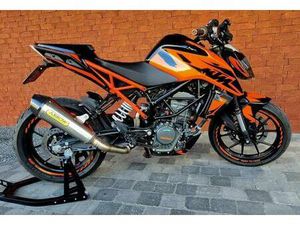 ② KTM DUKE 125 MET VELE OPTIES