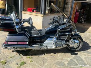GOLDWING 1500 EN BONNE ÉTAIT GÉNÉRAL PLEIN D’OPTIONS CT OK ME LAISSER UN MESSAGE AVEC VOTRE NUMÉRO DE TÉLÉPHONE JE VOUS RAPPELLE