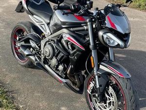 TRIUMPH STREET TRIPLE RS TOP GEPFLEGT LIEBHABER FAHRZEUG