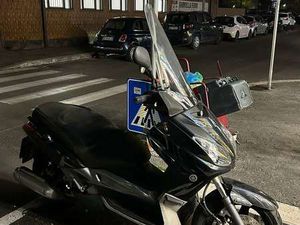 YAMAHA X-MAX 250