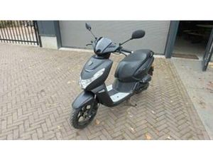 PEUGEOT KISBEE BLACK EDITION 2024 NU €1500 STAAT IN DE WEG — SCOOTERS | PEUGEOT — MARKTPLAATS