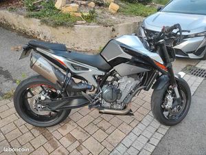 KTM DUKE 790