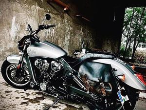 INDIAN SCOUT BOBBER TOPZUSTAND