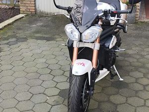 TRIUMPH SPEED TRIPLE 1050