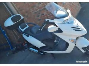 125CM3 TRÈS BEAU KYMCO GRAND DINK