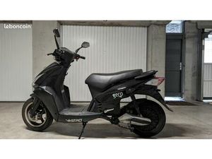 SCOOTER ÉLECTRIQUE GECKO 50 CC (BATTERIE LITHIUM OK) - 5000KM