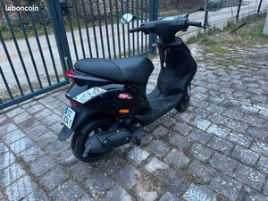 SCOOTER 50 CC PIAGGIO ZIP 2T - SEULEMENT 1500 KM
