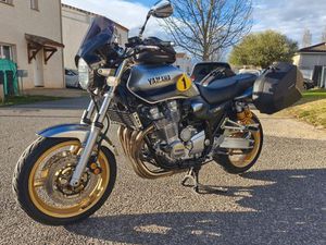 YAMAHA XJR