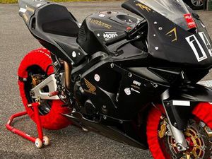 CBR 600 RR HONDA PISTE