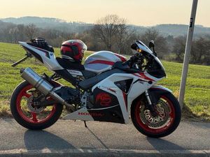 HONDA CBR954RR FIREBLADE 152 PS BJ. 2003 SC50