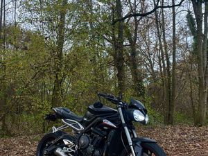 TRIUMPH STREET TRIPLE RS