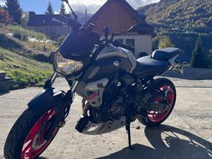MOTO YAMAHA MT-07