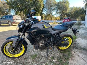 YAMAHA MT07 NIGHT FLUO