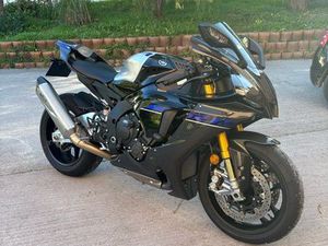 YAMAHA R1 M NEUVE