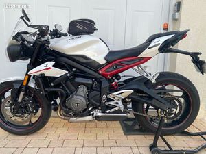 TRIUMPH STREET TRIPLE 765 R