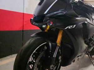 YAMAHA - R1