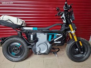 MAGNIFIQUE MOTO BMW 125 ÉLECTRIQUE,ÉTAT NEUF AVEC 310 KM