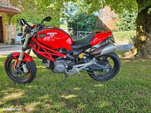 MOTO DUCATI MOSTER 696