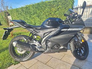 YAMAHA YZF R125 NERA 2024