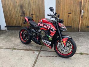 DUCATI STREETFIGHTER V4 S MODEL 22 2500KM CARBON WSBK FOLIERUNG