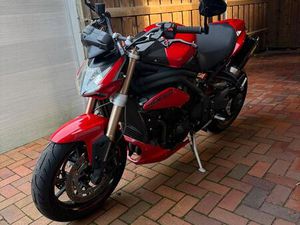 TRIUMPH SPEED TRIPLE 1050 - AKRAPOVIC