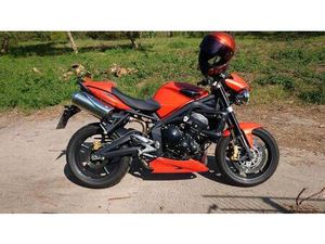 TRIUMPH STREET TRIPLE 675 R