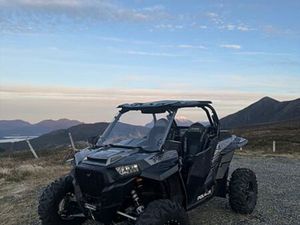 POLARIS POLARIS RZR XP TURBO – 170 HK, FULLT UTSTYRT, LAV KMSTAND!