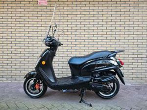 SYM FIDDLE 2 4 TAKT SNORSCOOTER (25KM) 11644KM & WINDSCHERM! — SCOOTERS | SYM — MARKTPLAATS