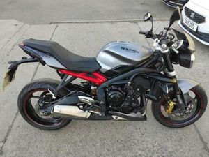 2017 17 TRIUMPH STREET TRIPLE R ABS LOW MILES NEW MOT NAKED TRIPLE R