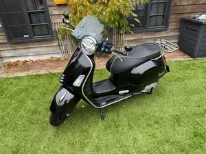 ② VESPA 300 GTS HPE