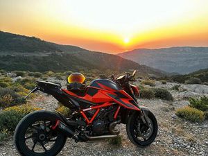KTM 1290 SUPER DUKE R MIT SCHMIEDEFELGEN /TECHPACK & TRACKPACK