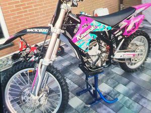 MOTORCROSS MOTORRAD KAWASAKI KX 250 F TOP ZUSTAND