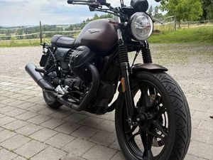 MOTO GUZZI V7 STONE, KEINE 4‘000 KM WIE NEU!