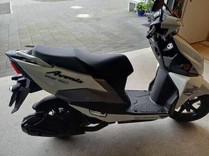 ZU VERKAUFEN NEUWERTIGER ROLLER