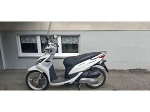 HONDA VISION 110 CCM ROLLER 11400KM MIT SCHEIBE UND KOFFER.