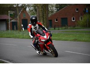 HONDA CBR 1000RR SP SC77 SAMMLERSTÜCK 1HAND NEUWERTIG AKRAPOVIC