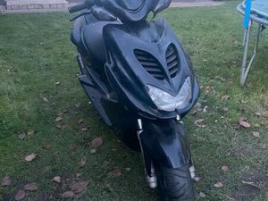 YAMAHA AEROX 50 CCM ROLLER MIT PAPPIEREN UND SCHLÜSSEL